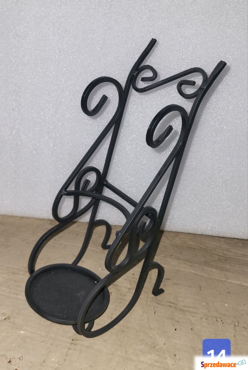 Metalowy stojak na wino - elegancki...