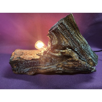 Lampka handmade z drewna - unikatowa dekoracja