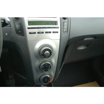 Toyota Yaris  Hatchback 2007,  1.0 benzyna - Na sprzedaż za 6 900,00 zł - Słupsk - zdjęcie 8