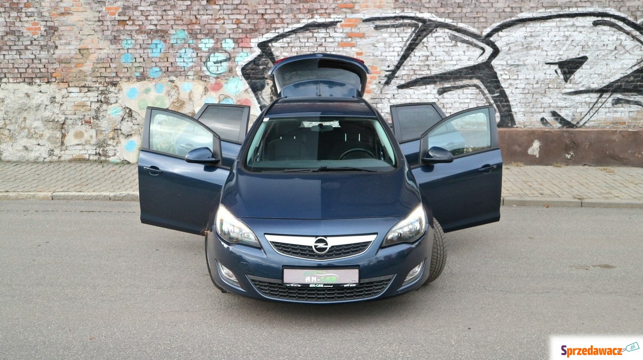 Opel Astra 2011
