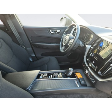 Volvo   SUV 2020,  2.0 benzyna, automat - Na sprzedaż za 113 600 zł - Janki - zdjęcie 12