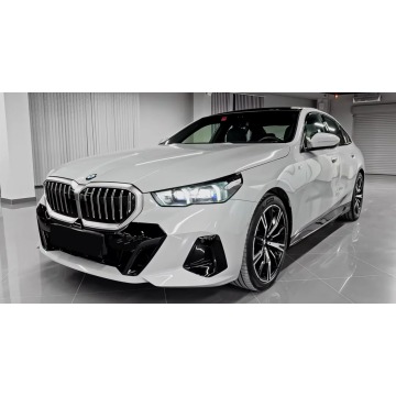 BMW Seria 5  Sedan/Limuzyna 2024,  2.0 diesel, automat - Na sprzedaż za 295 935 zł - Warszawa - zdjęcie 1