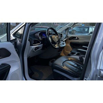 Chrysler Pacifica  Minivan/Van 2019,  3.6 benzyna, automat - Na sprzedaż za 74 900 zł - Gdynia - zdjęcie 7