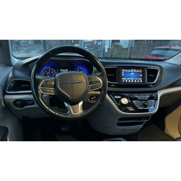 Chrysler Pacifica  Minivan/Van 2019,  3.6 benzyna, automat - Na sprzedaż za 74 900 zł - Gdynia - zdjęcie 9