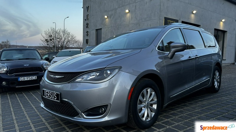 Chrysler Pacifica  Minivan/Van 2019,  3.6 benzyna, automat - Na sprzedaż za 74 900 zł - Gdynia