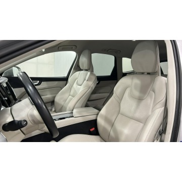 Volvo   SUV 2022,  2.0 diesel, automat - Na sprzedaż za 131 800 zł - Warszawa - zdjęcie 10