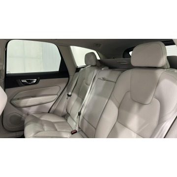 Volvo   SUV 2022,  2.0 diesel, automat - Na sprzedaż za 131 800 zł - Warszawa - zdjęcie 12