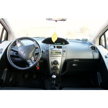 Toyota Yaris  Hatchback 2011,  1.3 benzyna - Na sprzedaż za 17 000 zł - Warszawa - zdjęcie 6