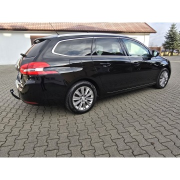 Peugeot 308  Kombi 2018,  1.2 benzyna - Na sprzedaż za 29 900 zł - Kutno - zdjęcie 9