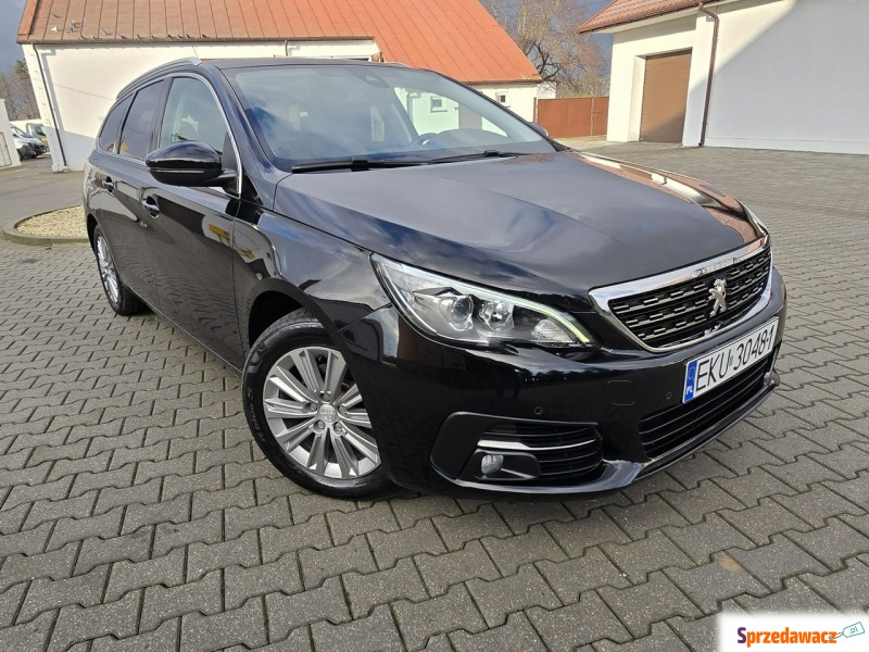 Peugeot 308  Kombi 2018,  1.2 benzyna - Na sprzedaż za 29 900 zł - Kutno