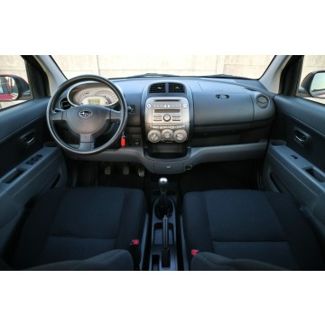 Subaru Justy  Hatchback 2010,  1.0 benzyna - Na sprzedaż za 10 900 zł - Bytom - zdjęcie 2