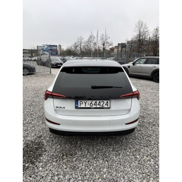 Skoda Scala  Hatchback 2022,  1.5 benzyna, automat - Na sprzedaż za 98 000 zł - Warszawa - zdjęcie 9