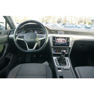 Volkswagen Passat  Sedan/Limuzyna 2022,  2.0 diesel - Na sprzedaż za 62 500 zł - Poznań - zdjęcie 11