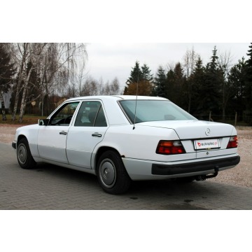 Mercedes - Benz W124  Sedan/Limuzyna 1992,  2.0 benzyna - Na sprzedaż za 8 500,00 zł - Warszawa - zdjęcie 6