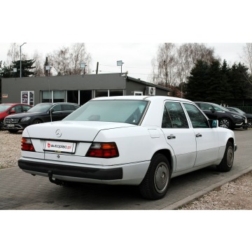 Mercedes - Benz W124  Sedan/Limuzyna 1992,  2.0 benzyna - Na sprzedaż za 8 500,00 zł - Warszawa - zdjęcie 8