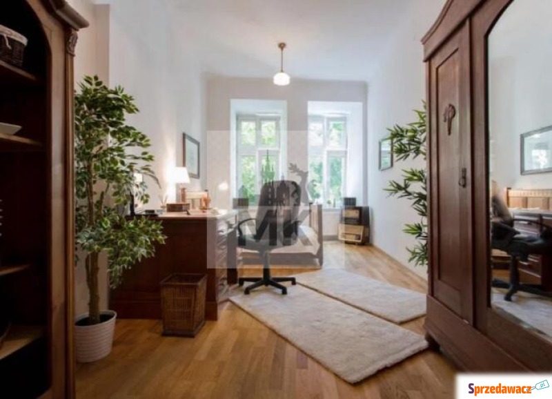 Stare Miasto, duży lokal do wejścia.