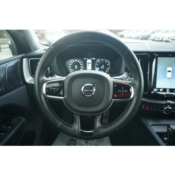 Volvo   SUV 2020,  2.0 benzyna, automat - Na sprzedaż za 139 900 zł - Poznań - zdjęcie 12