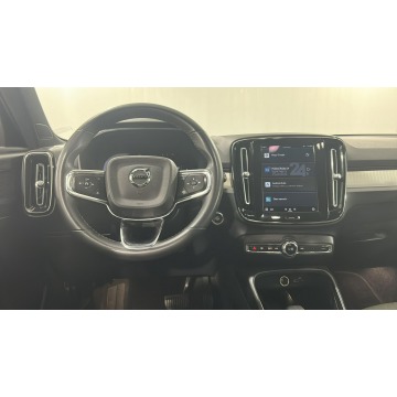 Volvo   SUV 2022,  2.0 benzyna, automat - Na sprzedaż za 83 800 zł - Warszawa - zdjęcie 9