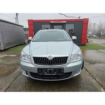 Skoda Octavia 2010,  1.8 benzyna - Na sprzedaż za 21 900 zł - Kraków - zdjęcie 2