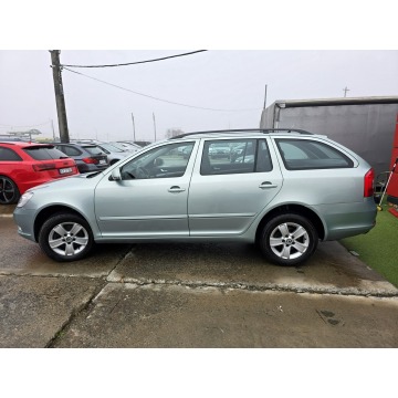 Skoda Octavia 2010,  1.8 benzyna - Na sprzedaż za 21 900 zł - Kraków - zdjęcie 8