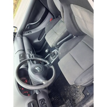Seat Leon  Hatchback 2000,  1.6 benzyna - Na sprzedaż za 3 999,00 zł - Fasty - zdjęcie 7
