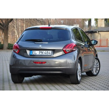 Peugeot 208  Hatchback 2018,  1.2 benzyna - Na sprzedaż za 26 900 zł - Ostrów Mazowiecka - zdjęcie 10