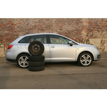 Seat Ibiza 2010,  1.4 benzyna - Na sprzedaż za 16 600 zł - Bytom - zdjęcie 2