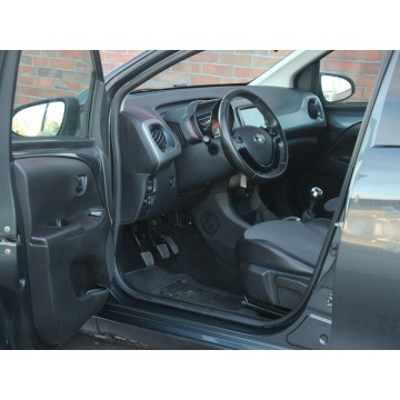 Toyota Aygo  Hatchback 2019,  1.0 benzyna - Na sprzedaż za 27 990 zł - Mysłowice - zdjęcie 12