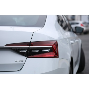 Skoda Superb  Liftback 2021,  2.0 benzyna, automat - Na sprzedaż za 99 900 zł - Tychy - zdjęcie 10