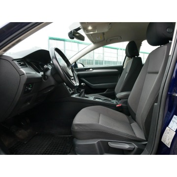 Volkswagen Passat 2019,  2.0 diesel - Na sprzedaż za 59 900 zł - Goczałkowice-Zdrój - zdjęcie 7