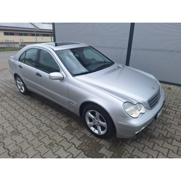 Mercedes - Benz C-klasa  Sedan/Limuzyna 2003,  2.1 diesel, automat - Na sprzedaż za 17 900 zł - Stargard - zdjęcie 3