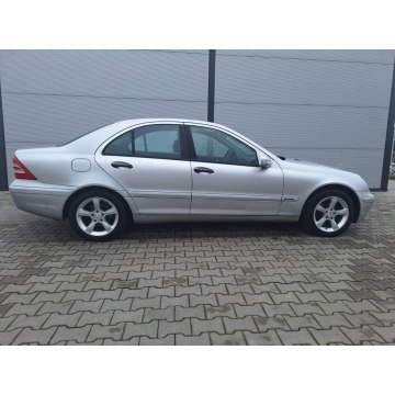 Mercedes - Benz C-klasa  Sedan/Limuzyna 2003,  2.1 diesel, automat - Na sprzedaż za 17 900 zł - Stargard - zdjęcie 6