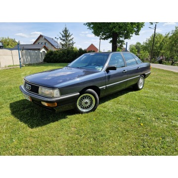 Audi   Sedan/Limuzyna 1986,  2.2 benzyna - Na sprzedaż za 32 500 zł - Strobice - zdjęcie 1