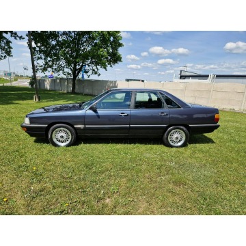 Audi   Sedan/Limuzyna 1986,  2.2 benzyna - Na sprzedaż za 32 500 zł - Strobice - zdjęcie 3