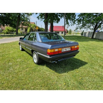 Audi   Sedan/Limuzyna 1986,  2.2 benzyna - Na sprzedaż za 32 500 zł - Strobice - zdjęcie 4