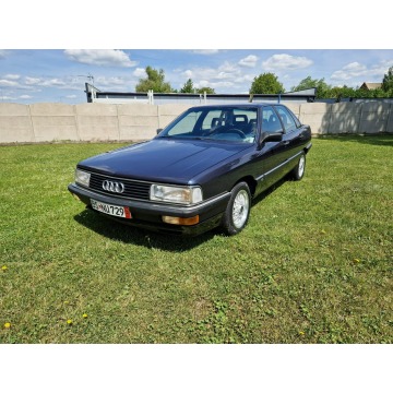 Audi   Sedan/Limuzyna 1986,  2.2 benzyna - Na sprzedaż za 32 500 zł - Strobice - zdjęcie 2