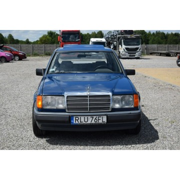Mercedes - Benz W124  Sedan/Limuzyna 1988,  2.0 benzyna - Na sprzedaż za 24 900 zł - Tarnogród - zdjęcie 2