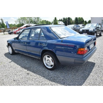 Mercedes - Benz W124  Sedan/Limuzyna 1988,  2.0 benzyna - Na sprzedaż za 24 900 zł - Tarnogród - zdjęcie 9