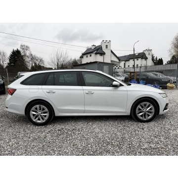 Skoda Octavia 2023,  1.5 benzyna, automat - Na sprzedaż za 94 900 zł - Warszawa - zdjęcie 4