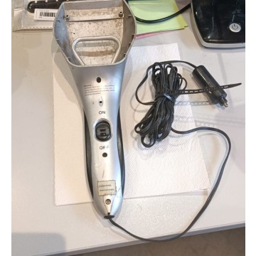 Elektryczna skrobaczka do szyb z wtykiem zapalniczki.