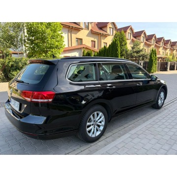 Volkswagen Passat 2019,  1.5 benzyna, automat - Na sprzedaż za 69 900 zł - Warszawa - zdjęcie 7