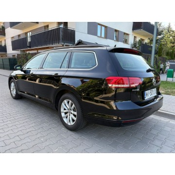 Volkswagen Passat 2019,  1.5 benzyna, automat - Na sprzedaż za 69 900 zł - Warszawa - zdjęcie 9