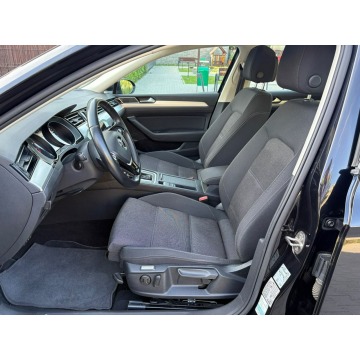 Volkswagen Passat 2019,  1.5 benzyna, automat - Na sprzedaż za 69 900 zł - Warszawa - zdjęcie 11