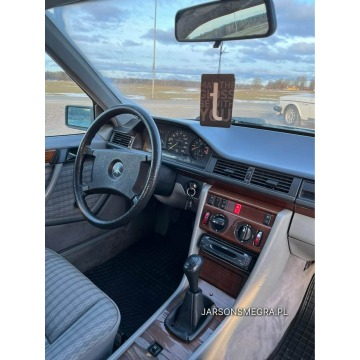 Mercedes - Benz E-klasa 1990,  2.3 benzyna - Na sprzedaż za 29 000 zł - Skoczów - zdjęcie 4