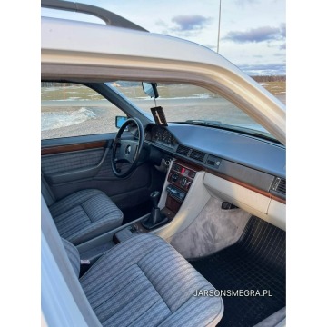 Mercedes - Benz E-klasa 1990,  2.3 benzyna - Na sprzedaż za 29 000 zł - Skoczów - zdjęcie 5