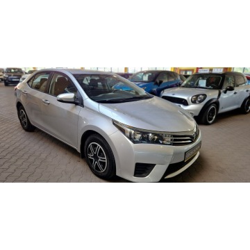 Toyota Corolla  Sedan/Limuzyna 2015,  1.3 benzyna - Na sprzedaż za 43 900 zł - Mysłowice - zdjęcie 2