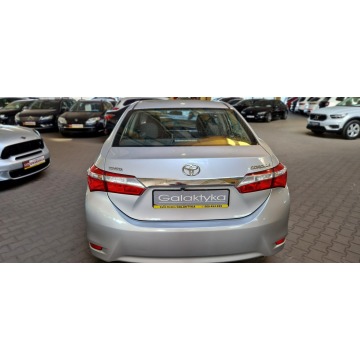 Toyota Corolla  Sedan/Limuzyna 2015,  1.3 benzyna - Na sprzedaż za 43 900 zł - Mysłowice - zdjęcie 9