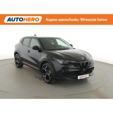 Alfa Romeo Junior  SUV 2025,  1.2 benzyna, automat - Na sprzedaż za 90 100 zł - Warszawa - zdjęcie 10
