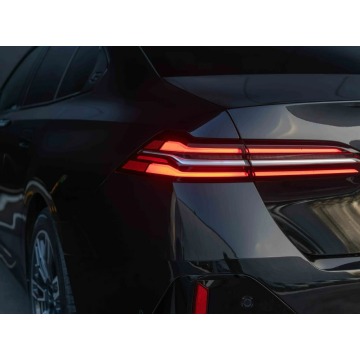 BMW Seria 5  Sedan/Limuzyna 2026,  2.0 benzyna, automat - Na sprzedaż za 237 886 zł - Warszawa - zdjęcie 5