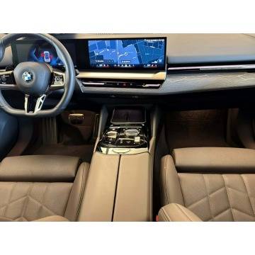 BMW Seria 5  Sedan/Limuzyna 2026,  2.0 benzyna, automat - Na sprzedaż za 237 886 zł - Warszawa - zdjęcie 8